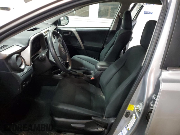 2017 Toyota RAV4 LE z VIN 2T3BFREV6HW645839, wystawiony jako Copart lot #60615335 z przebiegiem 132 243 mil mil oraz Szkoda całkowita • Salvage title. Historia ofert i sprzedaży dostępna na DreamBid. Obrazek 7.