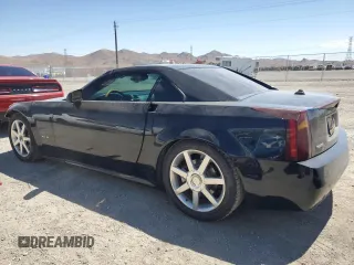2004 Cadillac XLR z VIN 1G6YV34A345603061, wystawiony jako Copart lot #67412674 z przebiegiem 88 335 mil mil oraz Szkody całkowita. Historia ofert i sprzedaży dostępna na DreamBid. Obrazek 2.