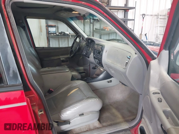 1998 Ford Explorer XLT z VIN 1FMZU35P3WUA50049, wystawiony jako IAAI lot #42239678 z przebiegiem 159 126 mil mil oraz . Historia ofert i sprzedaży dostępna na DreamBid. Obrazek 5.