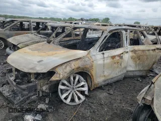 2021 Volkswagen Tiguan SE z VIN 3VV3B7AX5MM119551, wystawiony jako Copart lot #52694855 z przebiegiem 59 922 mil mil oraz Szkody całkowita. Historia ofert i sprzedaży dostępna na DreamBid. Obrazek 1.