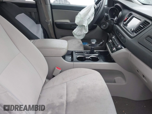 2020 Kia Sedona L with VIN KNDMA5C17L6595852, listed as a IAAI auction lot 41566584 with 102,712 mi miles. Bid and sale history available at carsss.com. Image 5.