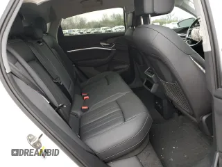 2020 Audi e-tron Sportback Premium Plus z VIN WA12ABGE5LB032271, wystawiony jako Copart lot #70638782 z przebiegiem 17 920 mil mil oraz . Historia ofert i sprzedaży dostępna na DreamBid. Obrazek 10.
