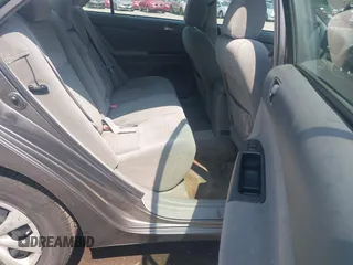2005 Toyota Camry LE z VIN 4T1BE30K85U532198, wystawiony jako IAAI lot #42409116 z przebiegiem 195 153 mil mil oraz . Historia ofert i sprzedaży dostępna na DreamBid. Obrazek 8.