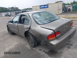 1999 Nissan Maxima GXE z VIN JN1CA21D5XT203484, wystawiony jako IAAI lot #42161696 z przebiegiem 249 747 mil mil oraz . Historia ofert i sprzedaży dostępna na DreamBid. Obrazek 3.