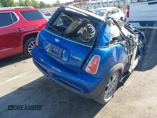 2006 MINI Hardtop S с VIN WMWRE33516TN25140, выставлен на аукционе IAAI как лот 42130574 с пробегом Не указан миль и . История ставок и продаж доступна на DreamBid. Изображение 4.