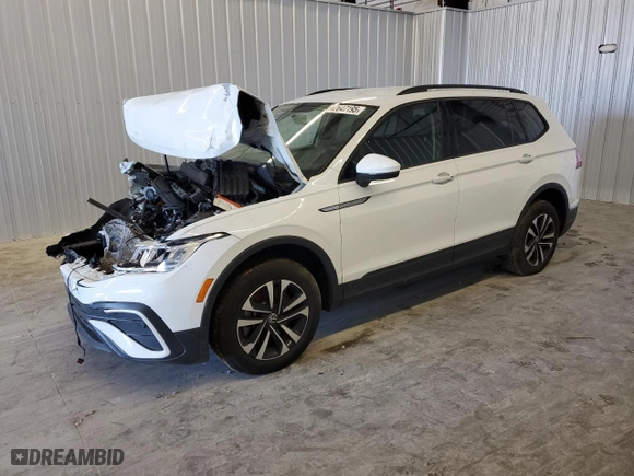 2022 Volkswagen Tiguan S with VIN 3VV1B7AX6NM112942, listed as a Copart auction lot 42647195 with 999,999 mi miles and Clean Title. Bid and sale history available at carsss.com. Image 1.