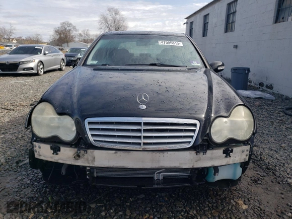 2002 Mercedes-Benz C 230/260/280/320 with VIN WDBRF61J12F138872, listed as a Copart auction lot 47005815 with 232,352 mi miles and Salvage Title. Bid and sale history available at DreamBid. Image 5.