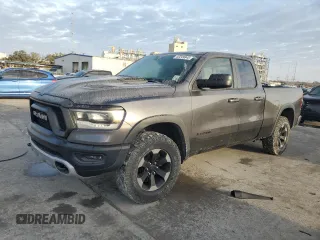 2019 Ram 1500 Rebel z VIN 1C6SRFET4KN577695, wystawiony jako Copart lot #42249845 z przebiegiem 81 948 mil mil oraz Szkoda całkowita • Salvage title. Historia ofert i sprzedaży dostępna na DreamBid. Obrazek 1.