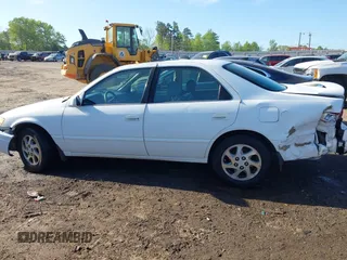 1999 Toyota Camry LE z VIN 4T1BF28K5XU930080, wystawiony jako IAAI lot #41986577 z przebiegiem 145 224 mil mil oraz . Historia ofert i sprzedaży dostępna na DreamBid. Obrazek 14.