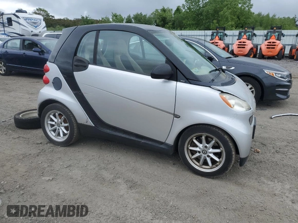 2008 Smart fortwo Pure z VIN WMEEJ31XX8K195221, wystawiony jako Copart lot #57217555 z przebiegiem 54 525 mil mil oraz Tytuł czysty. Historia ofert i sprzedaży dostępna na DreamBid. Obrazek 4.