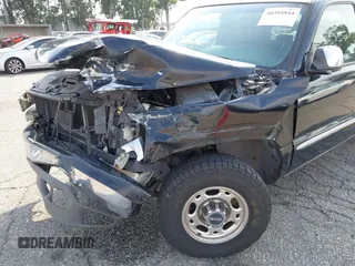 2002 GMC Sierra 1500HD SLE z VIN 1GTGC13U12F134493, wystawiony jako IAAI lot #40392044 z przebiegiem 157 996 mil mil oraz . Historia ofert i sprzedaży dostępna na DreamBid. Obrazek 6.