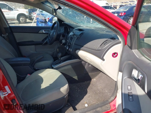2013 Kia Forte EX with VIN KNAFU4A20D5719065, listed as a IAAI auction lot 42130847 with 170,878 mi miles. Bid and sale history available at carsss.com. Image 5.