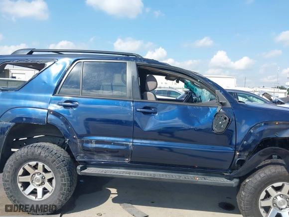 2005 Toyota 4Runner SR5 with VIN JTEZU14R358031340, listed as a IAAI auction lot 40371472 with 204,320 mi miles. Bid and sale history available at carsss.com. Image 13.