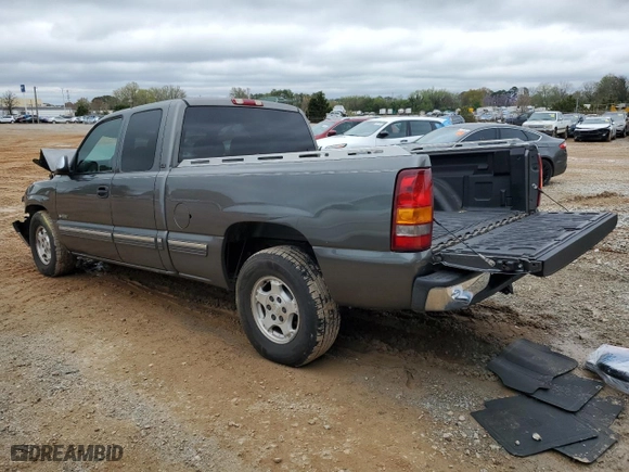 2000 Chevrolet Silverado 1500 LS with VIN 2GCEC19T2Y1352223, listed as a Copart auction lot 51235275 with 176,022 mi miles and Salvage Title. Bid and sale history available at carsss.com. Image 2.