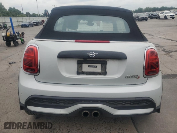 2022 MINI Convertible Cooper S z VIN WMW43DL09N3N60064, wystawiony jako Copart lot #66324525 z przebiegiem 68 126 mil mil oraz Szkoda całkowita • Salvage title. Historia ofert i sprzedaży dostępna na DreamBid. Obrazek 6.