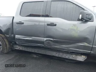 2023 Ford F-150 Lightning Pro z VIN 1FTVW1EL8PWG48559, wystawiony jako IAAI lot #41566599 z przebiegiem 8 830 mil mil oraz . Historia ofert i sprzedaży dostępna na DreamBid. Obrazek 6.