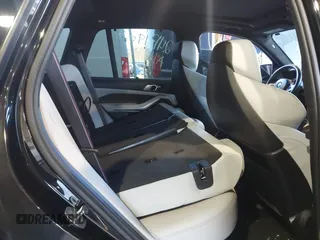 2022 BMW X5 M z VIN 5YMJU0C06N9L14251, wystawiony jako IAAI lot #40388936 z przebiegiem 59 561 mil mil oraz . Historia ofert i sprzedaży dostępna na DreamBid. Obrazek 8.