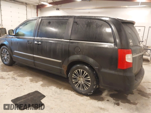 2014 Chrysler Town & Country S with VIN 2C4RC1HG2ER201417, listed as a IAAI auction lot 41319619 with 178,447 mi miles. Bid and sale history available at carsss.com. Image 3.