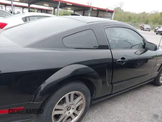 2006 Ford Mustang GT Deluxe z VIN 1ZVFT82H565101630, wystawiony jako IAAI lot #41883915 z przebiegiem 172 404 mil mil oraz . Historia ofert i sprzedaży dostępna na DreamBid. Obrazek 13.