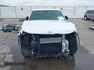 2021 Jeep Grand Cherokee Overland z VIN 1C4RJKDG9M8123357, wystawiony jako IAAI lot #42154973 z przebiegiem 46 774 mil mil oraz . Historia ofert i sprzedaży dostępna na DreamBid. Obrazek 13.