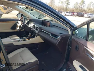 2018 Lexus RX 350L Premium z VIN JTJDZKCA8J2005182, wystawiony jako IAAI lot #41740685 z przebiegiem 113 405 mil mil oraz . Historia ofert i sprzedaży dostępna na DreamBid. Obrazek 5.