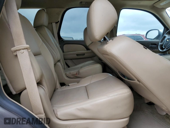 2012 Chevrolet Tahoe LTZ z VIN 1GNSCCE02CR259655, wystawiony jako Copart lot #55184505 z przebiegiem 199 189 mil mil oraz Szkoda całkowita • Salvage title. Historia ofert i sprzedaży dostępna na DreamBid. Obrazek 11.