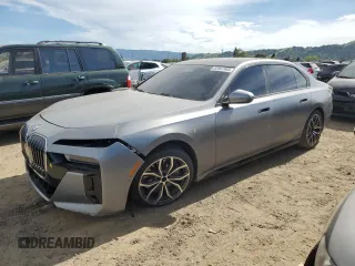 2024 BMW 7 Series 760i xDrive z VIN WBA33EJ02RCP81998, wystawiony jako Copart lot #52567465 z przebiegiem 37 169 mil mil oraz Szkoda całkowita • Salvage title. Historia ofert i sprzedaży dostępna na DreamBid. Obrazek 1.
