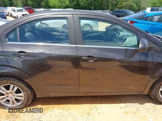 2014 Chevrolet Sonic LT с VIN 1G1JC5SH3E4139348, выставлен на аукционе IAAI как лот 42336984 с пробегом Не указан миль и . История ставок и продаж доступна на DreamBid. Изображение 13.
