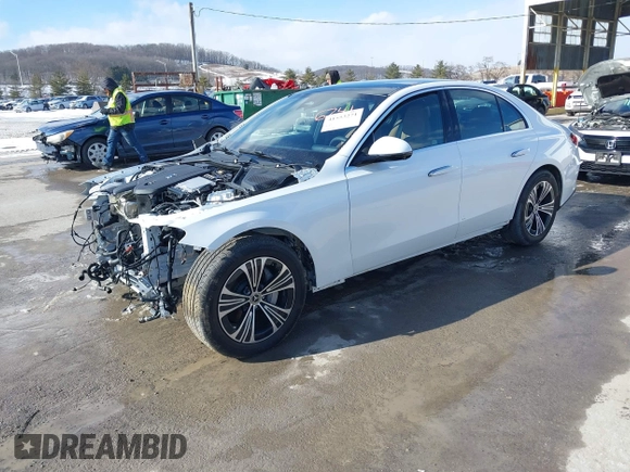 2025 Mercedes-Benz E 350 z VIN W1KLF4HB1SA116741, wystawiony jako IAAI lot #41553271 z przebiegiem 1 025 mil mil oraz . Historia ofert i sprzedaży dostępna na DreamBid. Obrazek 2.
