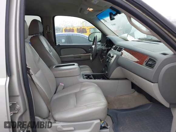 2007 GMC Yukon XL SLT with VIN 1GKFK16307J262167, listed as a IAAI auction lot 41106896 with 267,663 mi miles. Bid and sale history available at carsss.com. Image 5.