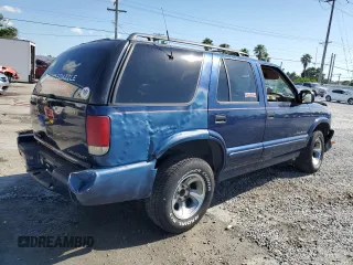 2001 Chevrolet Blazer LT z VIN 1GNCS13W812221839, wystawiony jako Copart lot #57048485 z przebiegiem 119 961 mil mil oraz Szkoda całkowita • Salvage title. Historia ofert i sprzedaży dostępna na DreamBid. Obrazek 3.