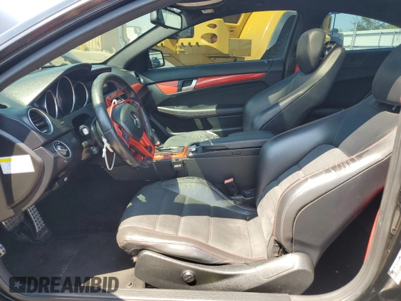 2013 Mercedes-Benz C 250 z VIN WDDGJ4HB2DF949082, wystawiony jako Copart lot #65957375 z przebiegiem 156 936 mil mil oraz Czysty tytuł • Clean title. Historia ofert i sprzedaży dostępna na DreamBid. Obrazek 7.