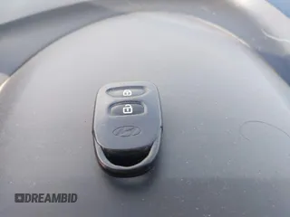 2016 Hyundai Accent SE z VIN KMHCT5AE9GU274940, wystawiony jako IAAI lot #42258957 z przebiegiem 168 935 mil mil oraz . Historia ofert i sprzedaży dostępna na DreamBid. Obrazek 11.