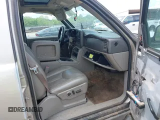 2005 Chevrolet Suburban Z71 with VIN 3GNFK16Z15G258117, listed as a IAAI auction lot 42178365 with 237,271 mi miles and . Bid and sale history available at DreamBid. Image 5.