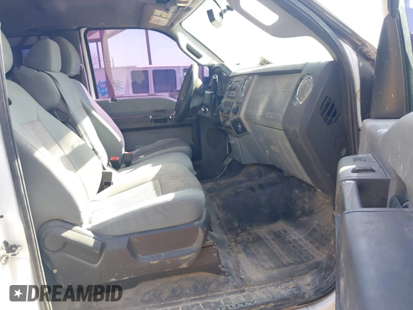 2012 Ford F-250 XL z VIN 1FT7X2B65CEA15950, wystawiony jako IAAI lot #41786771 z przebiegiem 306 477 mil mil oraz . Historia ofert i sprzedaży dostępna na DreamBid. Obrazek 5.