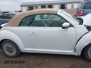 2015 Volkswagen Beetle 1.8T w/Tech with VIN 3VW517AT3FM805868, listed as a IAAI auction lot 40886820 with 113,380 mi miles and . Bid and sale history available at DreamBid. Image 13.