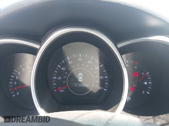 2015 Kia Optima LX z VIN KNAGM4A72F5621710, wystawiony jako IAAI lot #42171130 z przebiegiem 131 924 mil mil oraz . Historia ofert i sprzedaży dostępna na DreamBid. Obrazek 7.