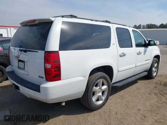 2008 Chevrolet Suburban LTZ with VIN 1GNFK16348R151711, listed as a IAAI auction lot 41793616 with 198,676 mi miles. Bid and sale history available at carsss.com. Image 4.