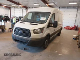 2018 Ford Transit z VIN 1FTBW2CM7JKA87273, wystawiony jako IAAI lot #42240277 z przebiegiem 80 226 mil mil oraz . Historia ofert i sprzedaży dostępna na DreamBid. Obrazek 2.