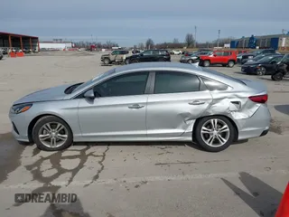 2018 Hyundai Sonata Limited with VIN 5NPE34AF8JH611390, listed as a IAAI auction lot 41550336 with 30,357 mi miles. Bid and sale history available at carsss.com. Image 14.