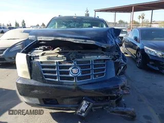 2008 Cadillac Escalade ESV z VIN 1GYFK66838R164476, wystawiony jako IAAI lot #40642750 z przebiegiem 206 681 mil mil oraz . Historia ofert i sprzedaży dostępna na DreamBid. Obrazek 12.
