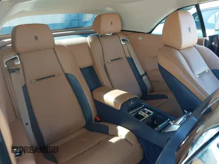 2018 Rolls-Royce Dawn z VIN SCA666D52JU115704, wystawiony jako IAAI lot #41816328 z przebiegiem 41 305 mil mil oraz . Historia ofert i sprzedaży dostępna na DreamBid. Obrazek 8.