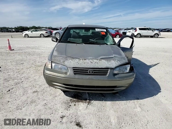1999 Toyota Camry LE z VIN 4T1BG22K8XU426130, wystawiony jako Copart lot #87368604 z przebiegiem 276 204 mil mil oraz Szkoda całkowita • Salvage title. Historia ofert i sprzedaży dostępna na DreamBid. Obrazek 11.