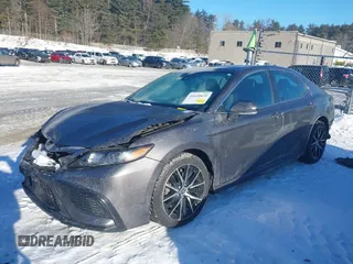 2022 Toyota Camry SE with VIN 4T1T11AK7NU690017, listed as a IAAI auction lot 41628839 with 38,678 mi miles. Bid and sale history available at carsss.com. Image 2.