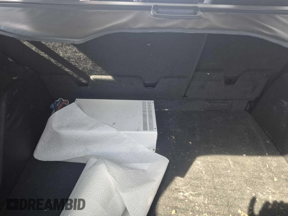 2019 Ford Escape SE z VIN 1FMCU0GD5KUC07713, wystawiony jako IAAI lot #42524778 z przebiegiem 86 392 mil mil oraz . Historia ofert i sprzedaży dostępna na DreamBid. Obrazek 22.