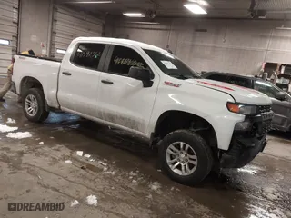 2019 Chevrolet Silverado 1500 Custom Trail Boss with VIN 3GCPYCEF6KG250539, listed as a IAAI auction lot 41592352 with 135,612 mi miles. Bid and sale history available at carsss.com. Image 1.