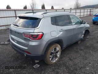 2020 Jeep Compass Limited with VIN 3C4NJDCB0LT127507, listed as a IAAI auction lot 41235754 with 47,731 mi miles. Bid and sale history available at carsss.com. Image 4.