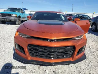 2023 Chevrolet Camaro ZL1 z VIN 1G1FK1R62P0152754, wystawiony jako Copart lot #47596115 z przebiegiem 698 mil mil oraz Szkody całkowita. Historia ofert i sprzedaży dostępna na DreamBid. Obrazek 5.