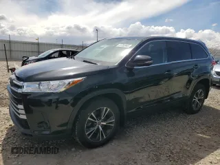 2018 Toyota Highlander LE z VIN 5TDBZRFH2JS875952, wystawiony jako Copart lot #51702965 z przebiegiem 123 797 mil mil oraz Szkoda całkowita • Salvage title. Historia ofert i sprzedaży dostępna na DreamBid. Obrazek 1.
