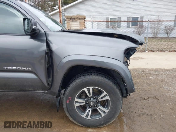 2017 Toyota Tacoma SR5 with VIN 3TMCZ5AN3HM113332, listed as a IAAI auction lot 41757467 with 199,846 mi miles. Bid and sale history available at carsss.com. Image 18.